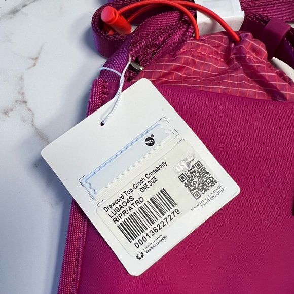 🍋 Lululemon 🍋 Drawcord Top-Cinch Crossbody NWT! Ripened Raspberry / Autumn Red - Picture 7 of 7